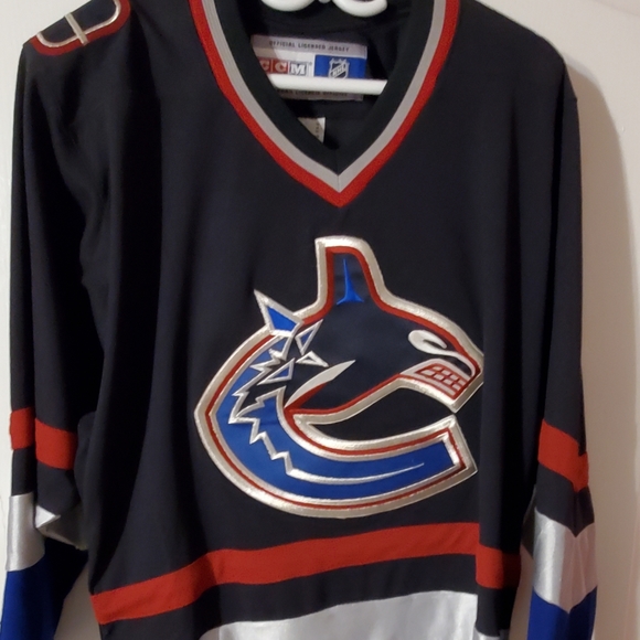 Authentic Vintage CCM Vancouver Canuks NHL Jersey - Picture 1 of 3